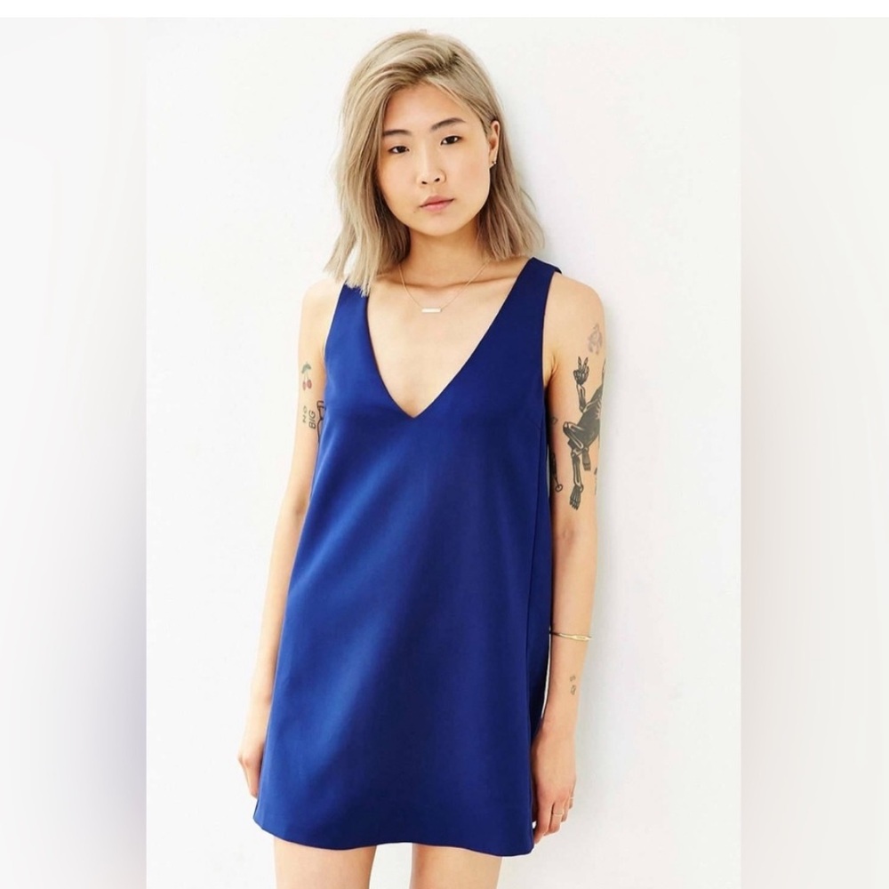 LOVE SADIE Navy Blue Mini Shift Dress V-Neck Size Medium